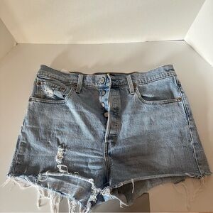 Levi distressed shorts